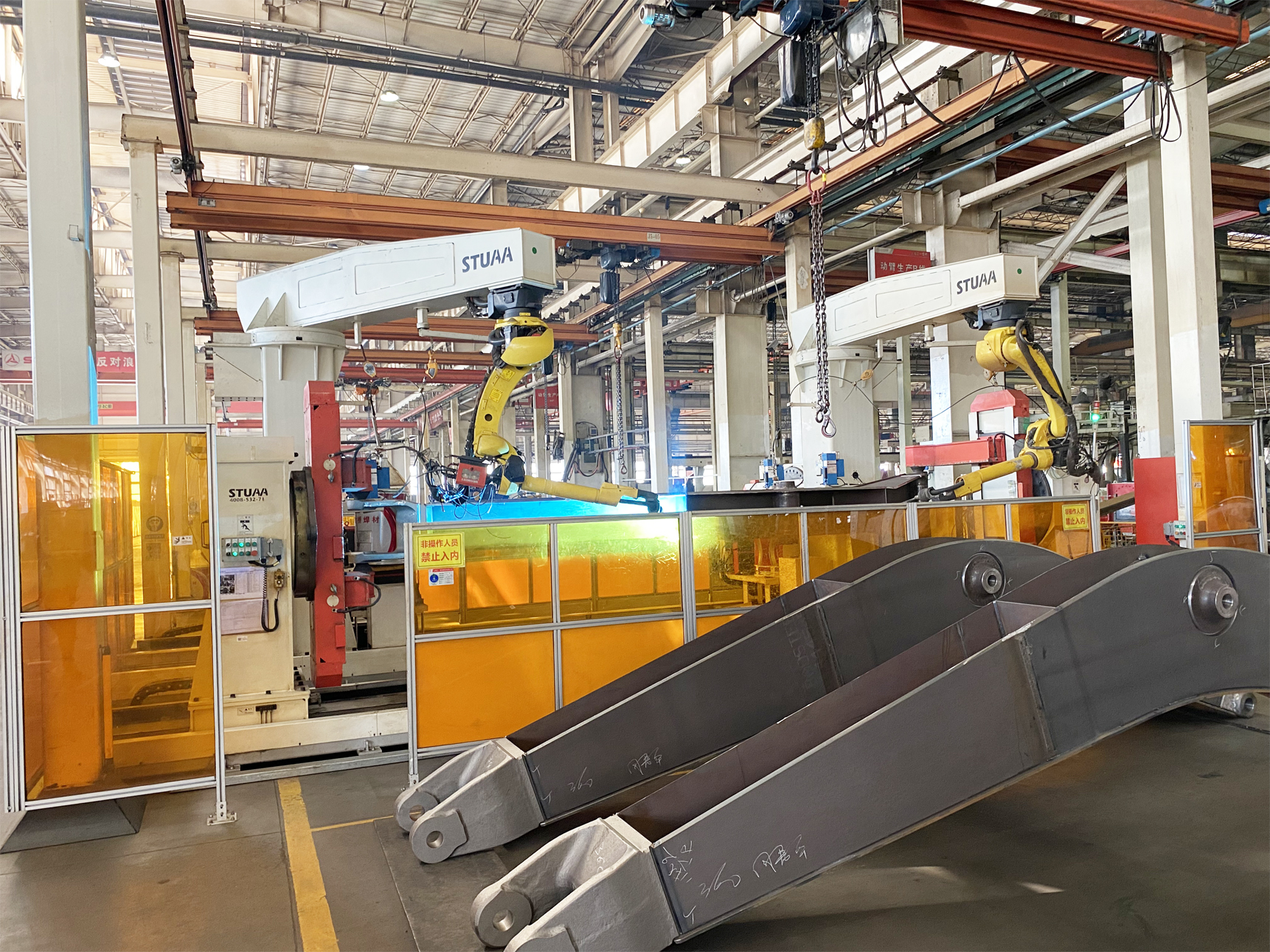 挖掘机动臂内焊机器人焊接站